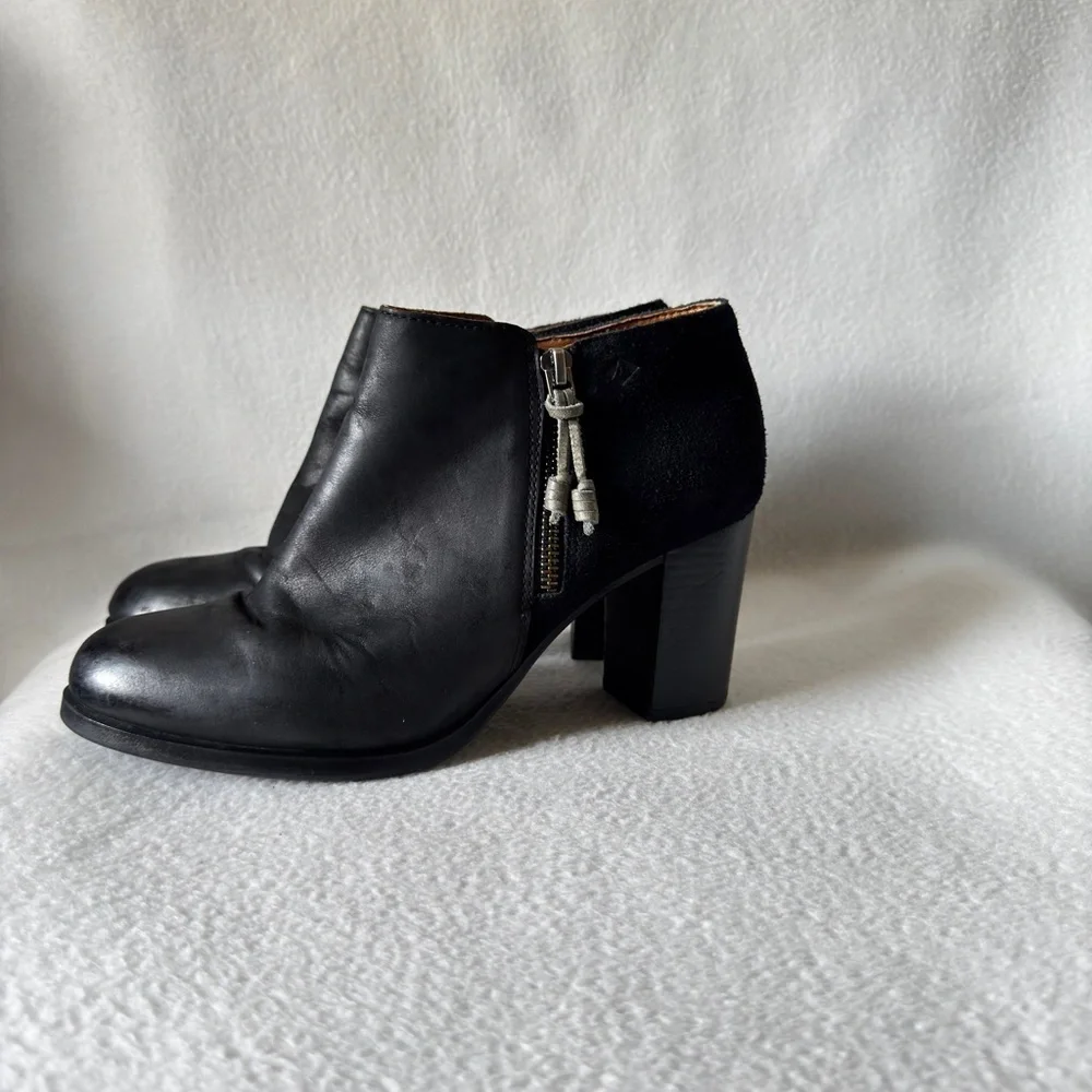 Sperry Size 9 Women's Leather Black Zippered Ankle Boots